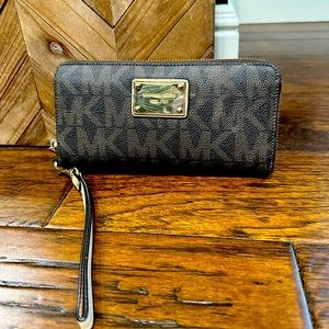 Michael Kors Logo Wallet